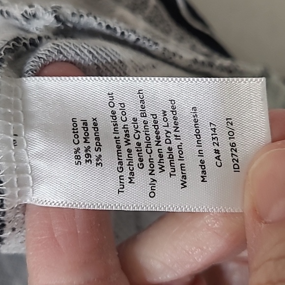 T by Talbots Black Top with White Floral Designs size XL - Picture 4 of 6